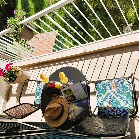 Pinia, King Bed, Balcony & Free Parking Apartment *
