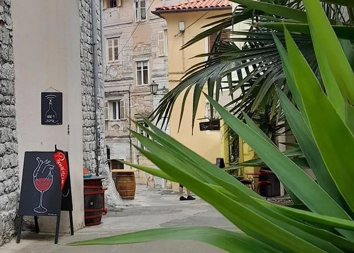 Pinia With Free Parking