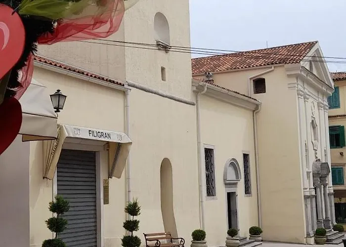 Pinia With Free Parking